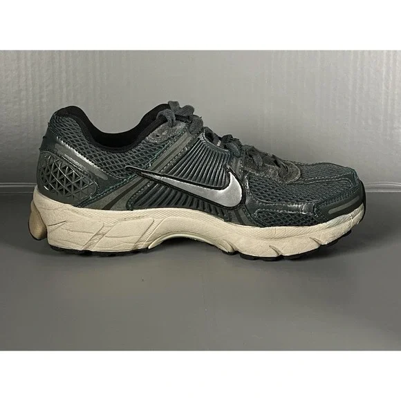 Nike Zoom Vomero 5 Shoes Womens Size 8 Green Sequoia Silver Running Sneakers - Picture 6 of 12